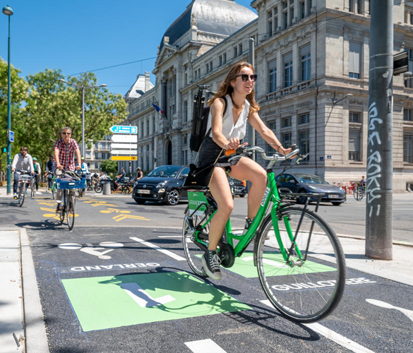 Velos a Dijon le premier velo-rue